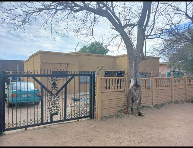 4 BEDROOM HOUSE FOR SALE IN SESHEGO B